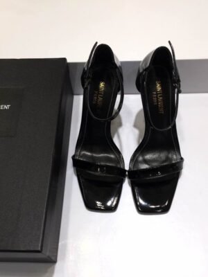 CASSANDRA FLAT SANDALS IN SMOOTH LEATHER