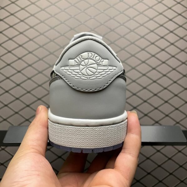 Dior × Air Jordan 1