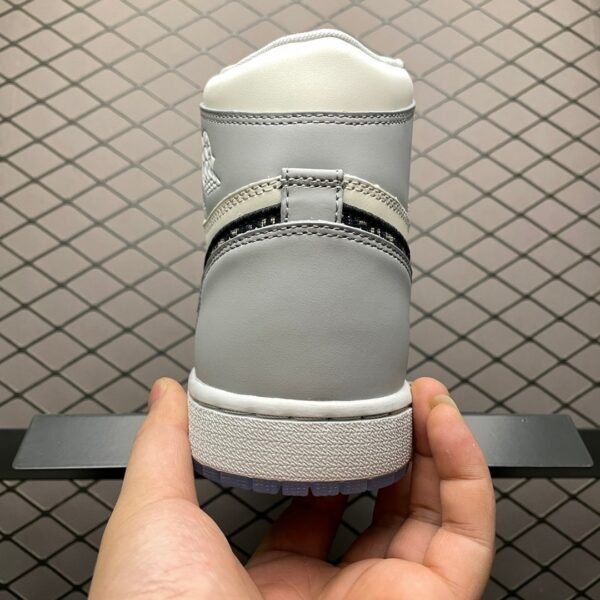 Dior × Air Jordan 1