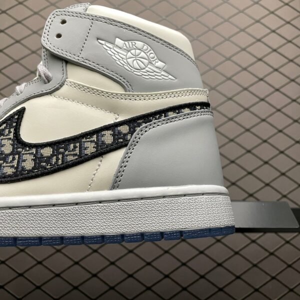 Dior × Air Jordan 1