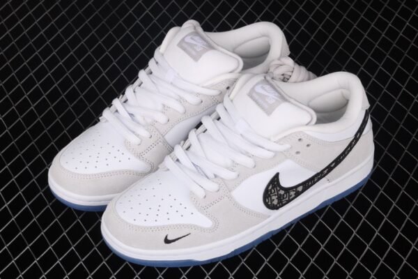 Dior ✖ Nike SB Dunk Low