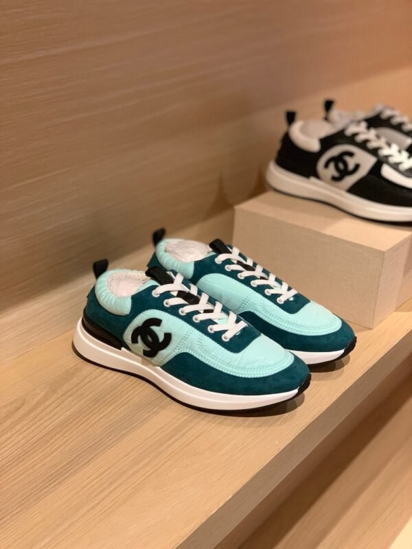 CHANEL SNEAKER