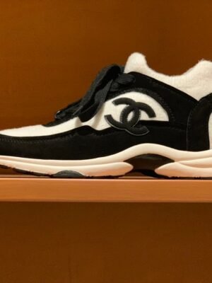 CHANEL SNEAKER