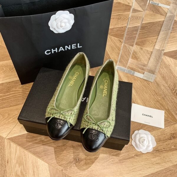 CHANEL SNEAKER