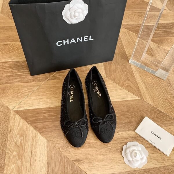 CHANEL SNEAKER