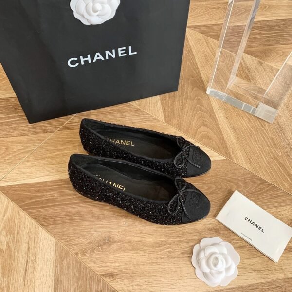 CHANEL SNEAKER