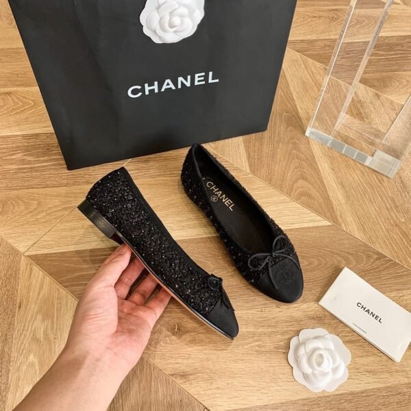 CHANEL SNEAKER