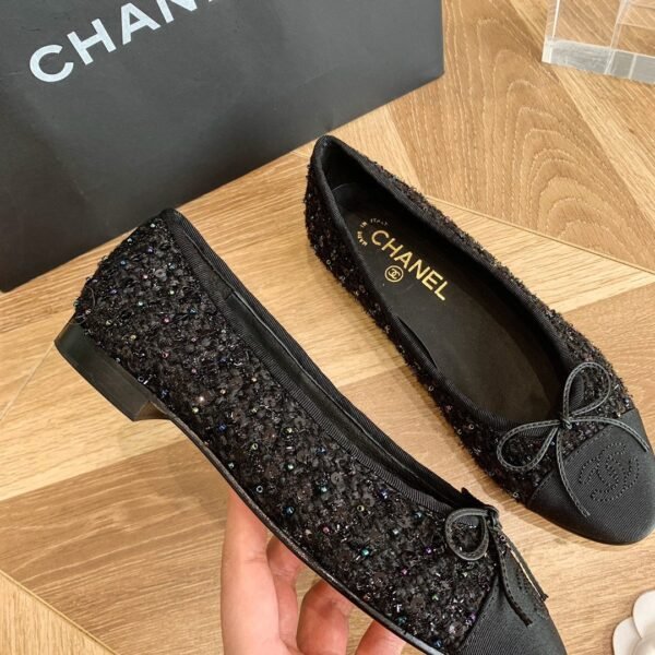 CHANEL SNEAKER