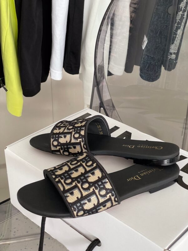 DIOR NEW ARRIVAL