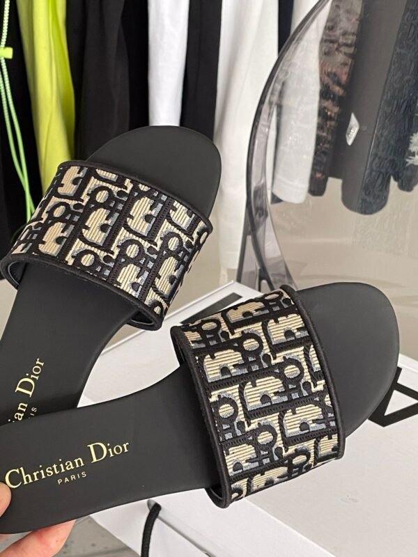DIOR NEW ARRIVAL