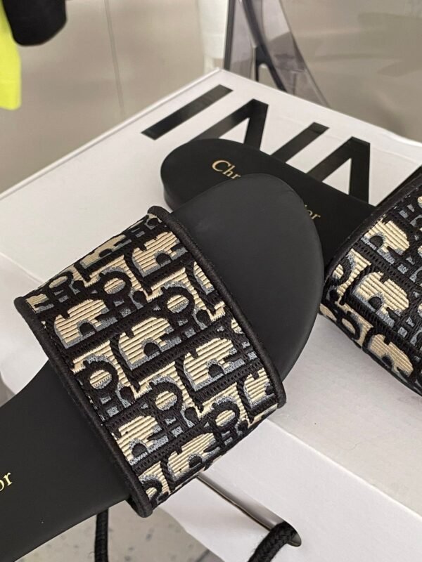 DIOR NEW ARRIVAL