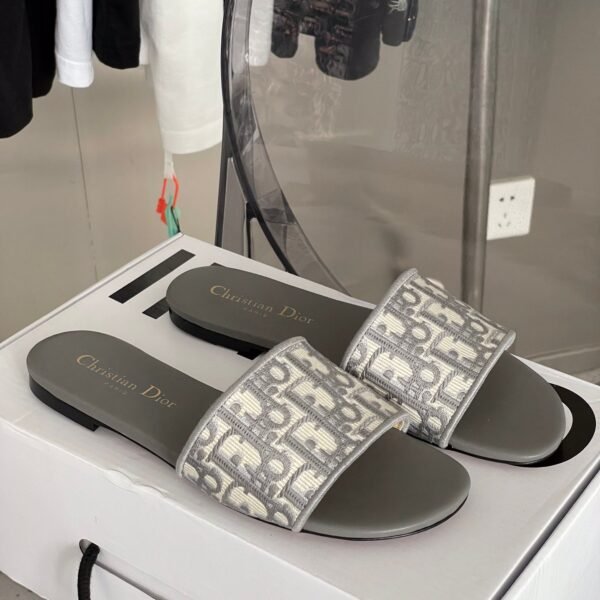 DIOR NEW ARRIVAL