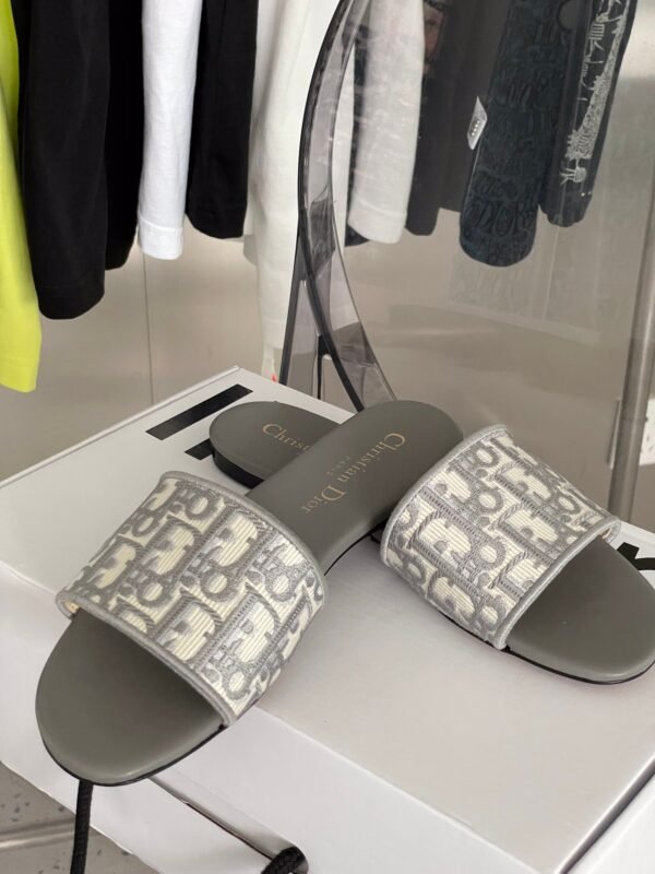 DIOR NEW ARRIVAL
