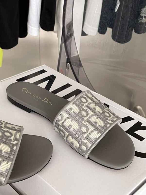 DIOR NEW ARRIVAL
