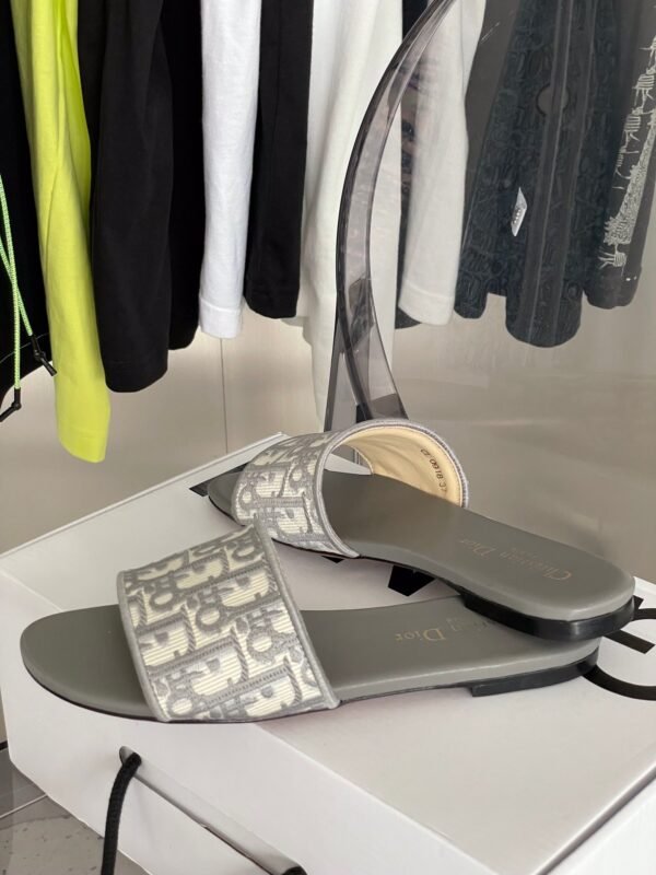 DIOR NEW ARRIVAL