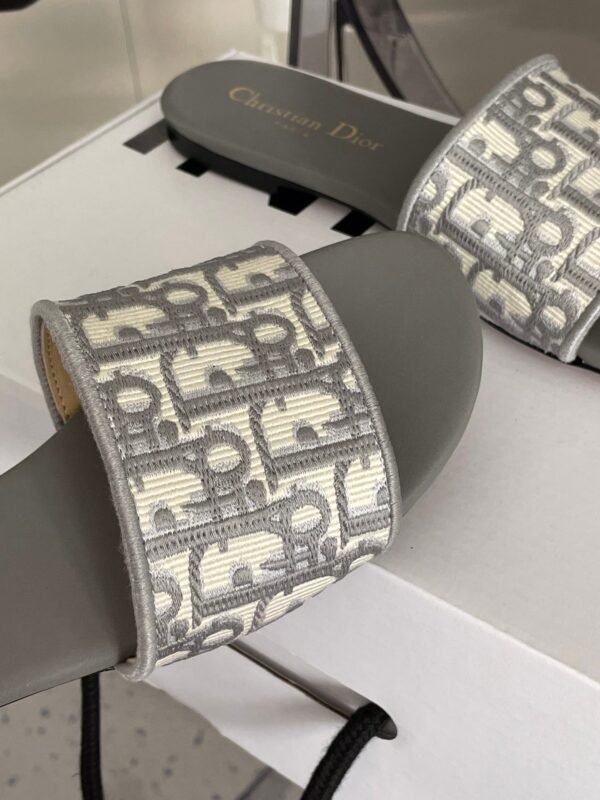 DIOR NEW ARRIVAL