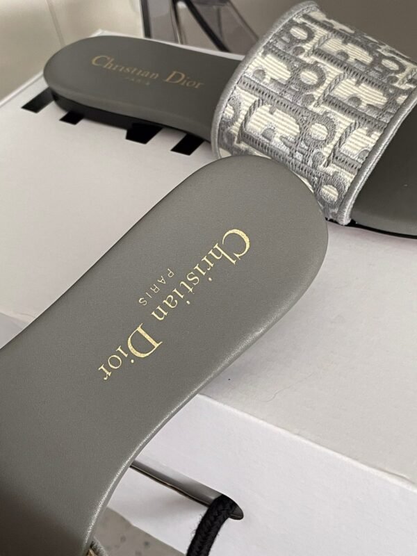 DIOR NEW ARRIVAL