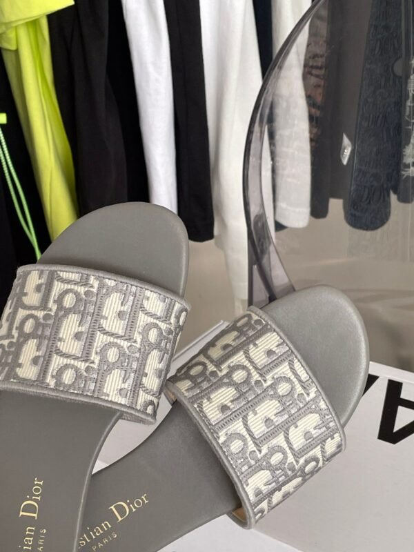 DIOR NEW ARRIVAL
