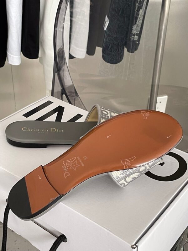 DIOR NEW ARRIVAL