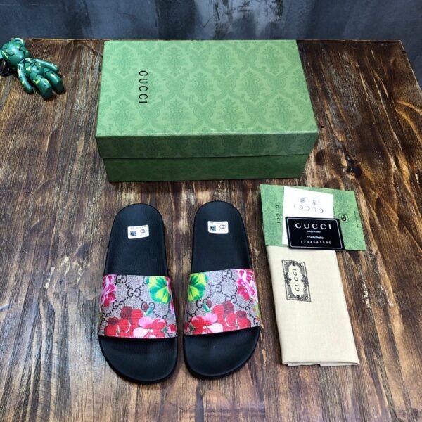 GUCCI SLIPPERS 9