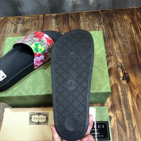 GUCCI SLIPPERS 9