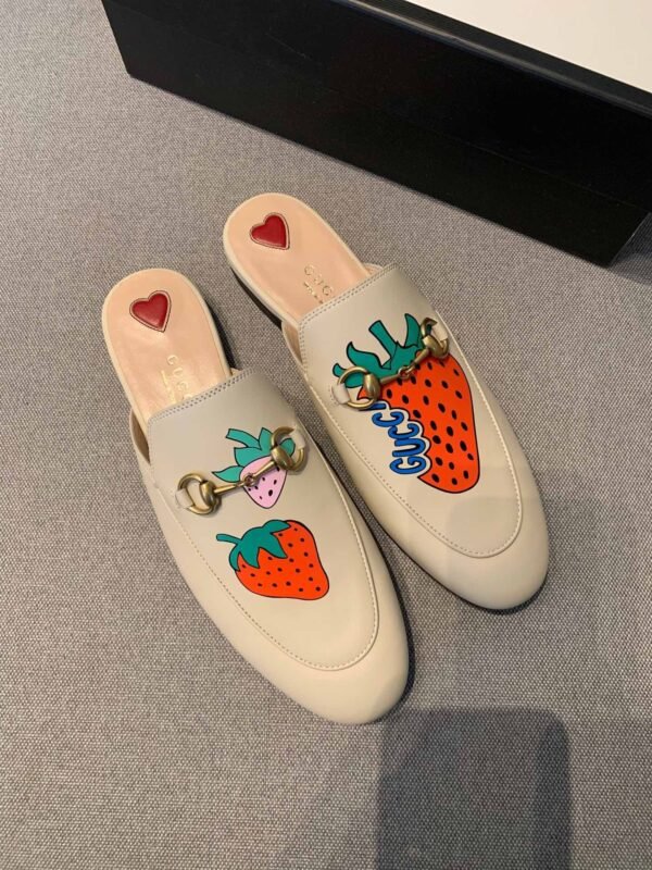 GUCCI FLATS 24
