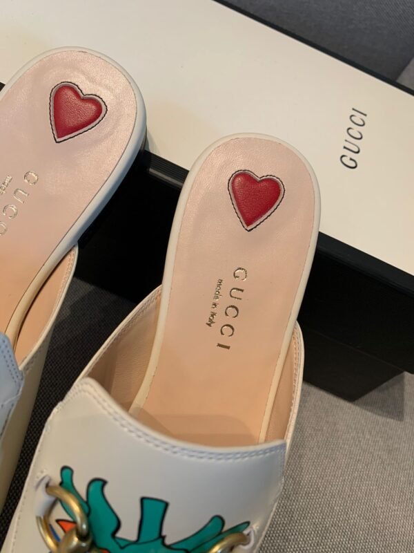 GUCCI FLATS 24