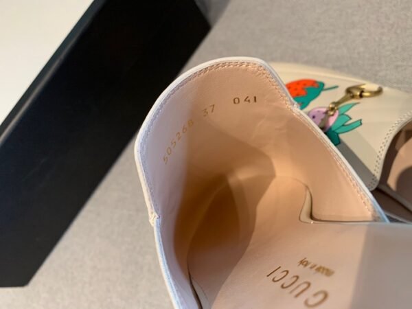 GUCCI FLATS 24