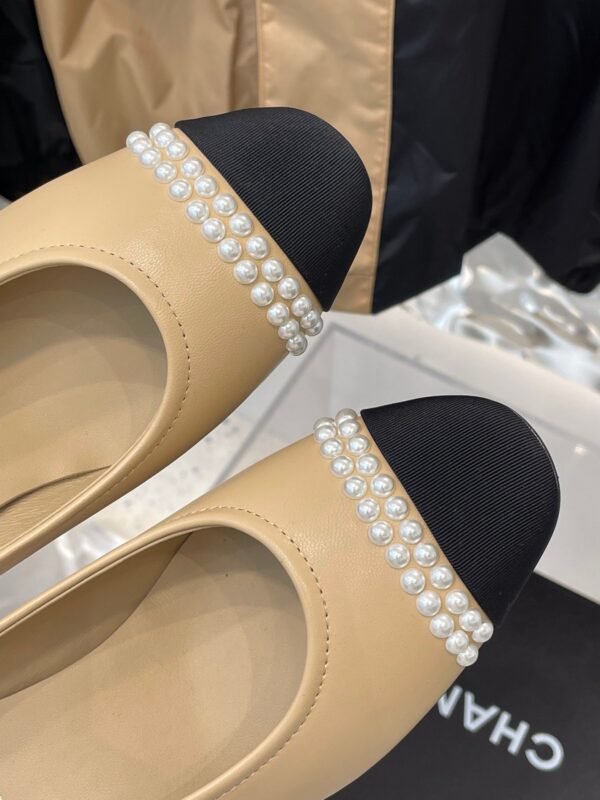 CHANEL HIGH HEELS 1