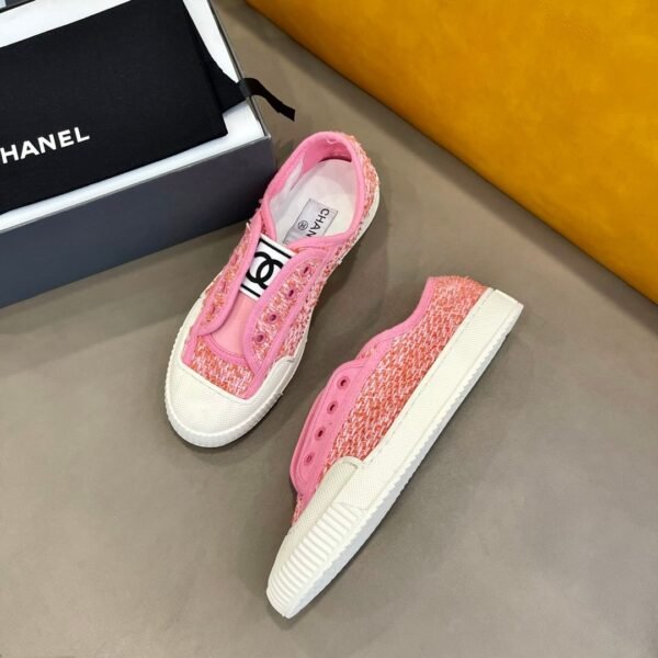 CHANEL FLATS 9