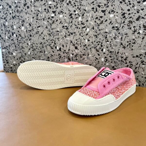 CHANEL FLATS 9