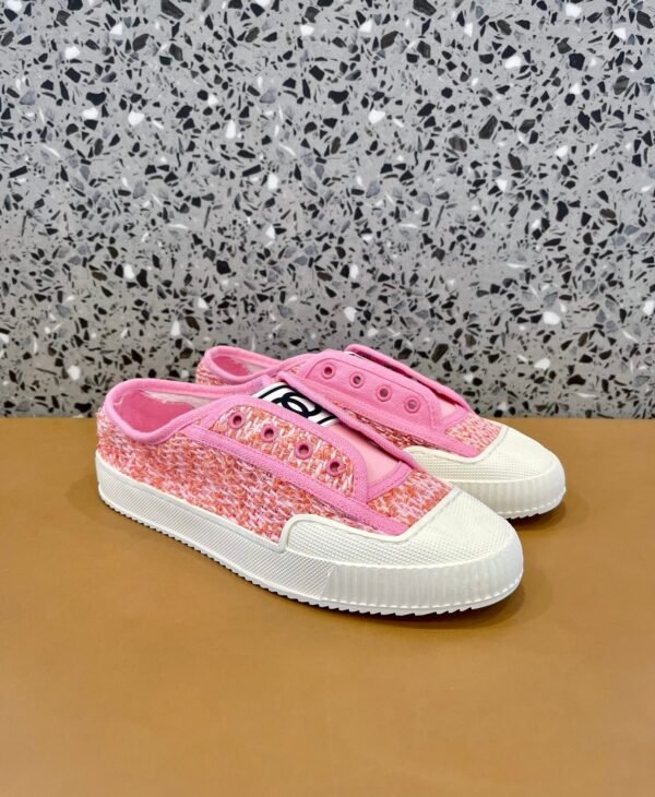 CHANEL FLATS 9