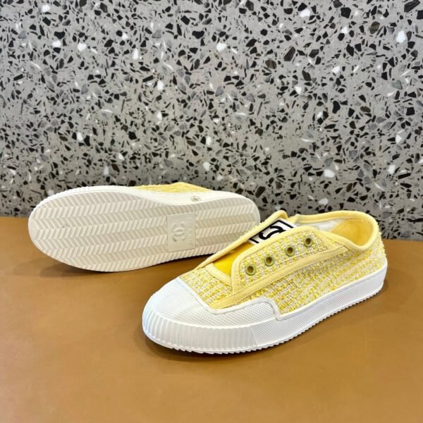 CHANEL FLATS 10