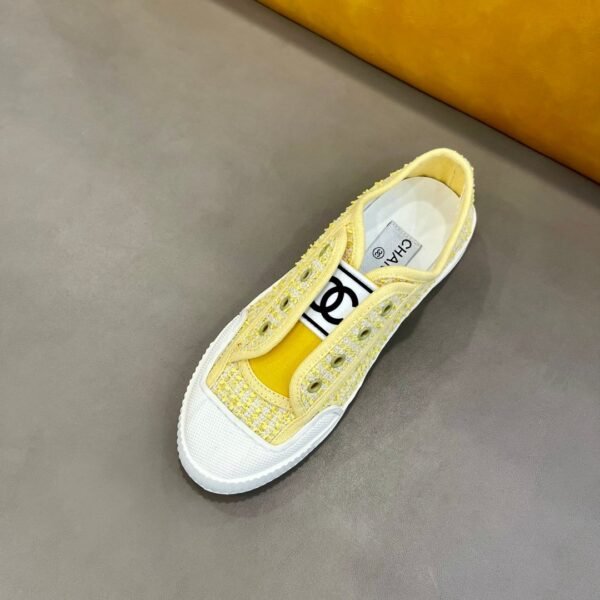CHANEL FLATS 10