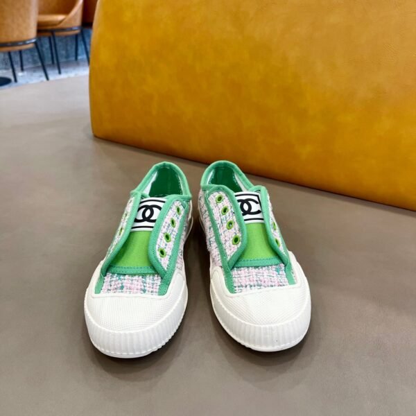 CHANEL FLATS 11