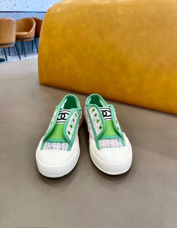 CHANEL FLATS 11