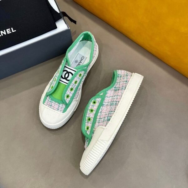 CHANEL FLATS 11