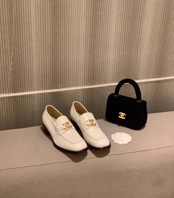 CHANEL FLATS 13