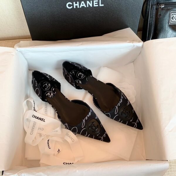 CHANEL FLATS 16