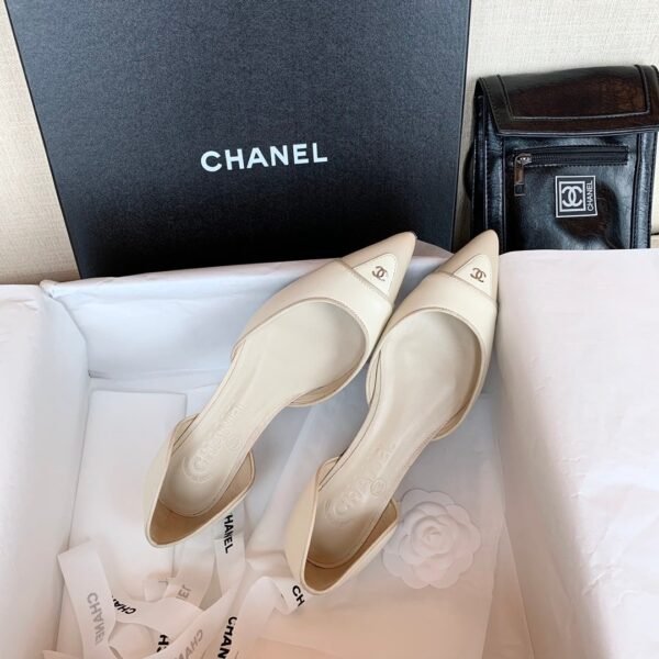 CHANEL FLATS 17