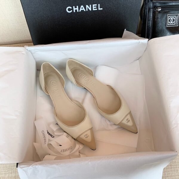 CHANEL FLATS 17
