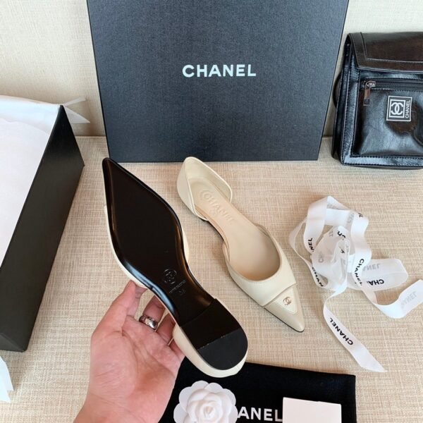 CHANEL FLATS 17