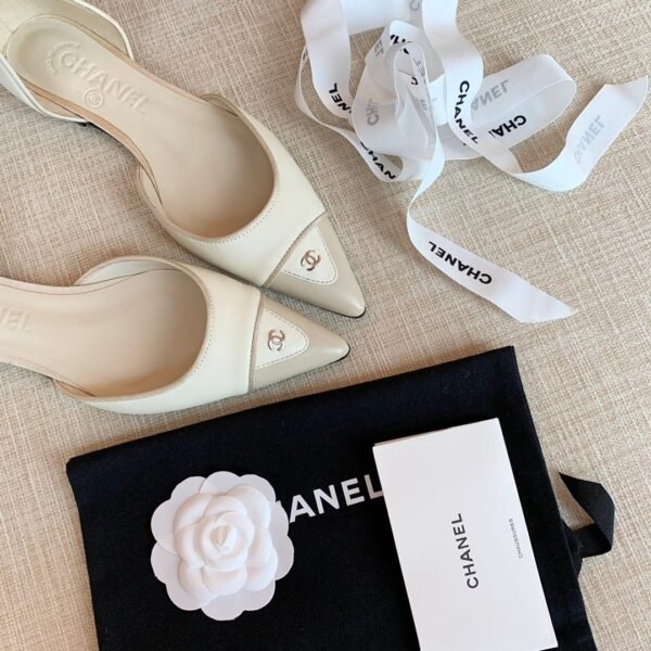 CHANEL FLATS 17
