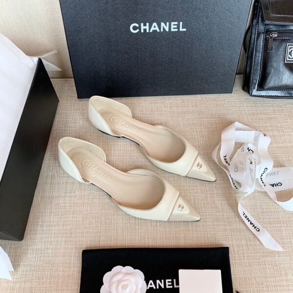 CHANEL FLATS 17