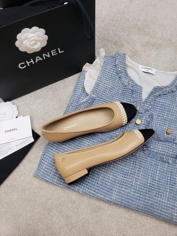 CHANEL FLATS 25