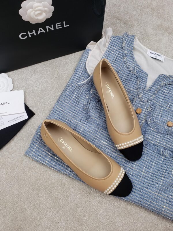 CHANEL FLATS 25