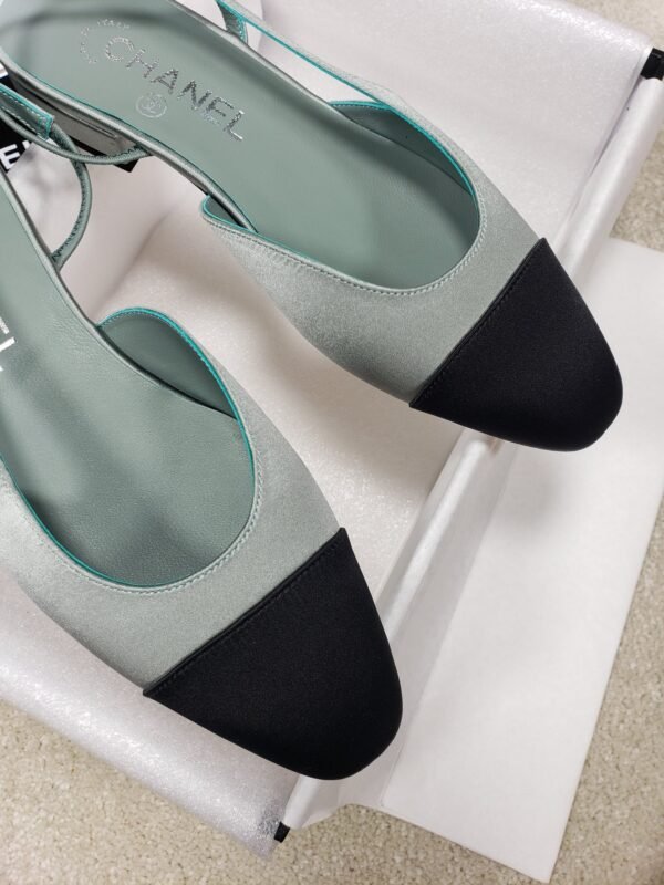 CHANEL FLAT 44