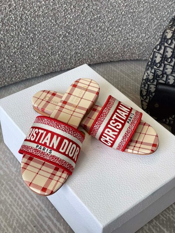 DIOR SLIPPERS 3