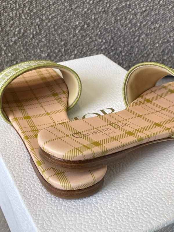 DIOR SLIPPERS 4