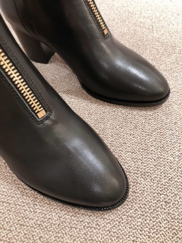 DIOR BOOTS 33